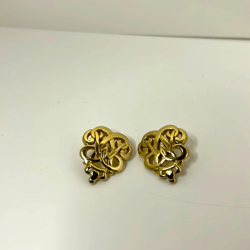 Monet gold tone shiny earrings clip filigree retro power dressing chunky barque